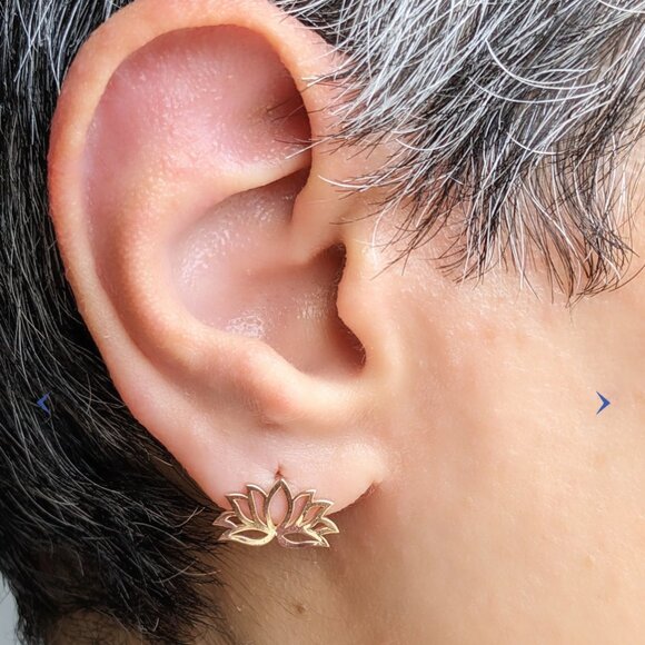 18k Yellow Gold Flower Earrings - Picture 1 of 4